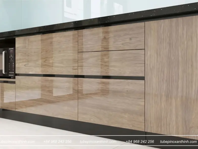 Góc nhìn ngang tủ bếp Acrylic bóng gương hiện đại tại Nhà Chị Hoa ở Hai Bà Trưng, Hà Nội