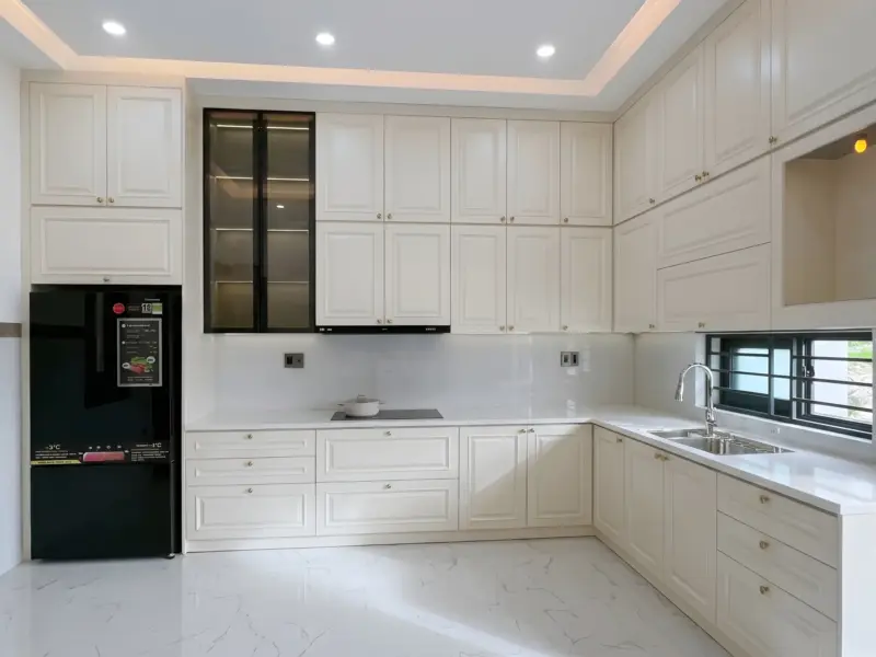 Góc nhìn rộng toàn bộ không gian bếp tại nhà em Hậu tại Ba Vì, Hà Nội