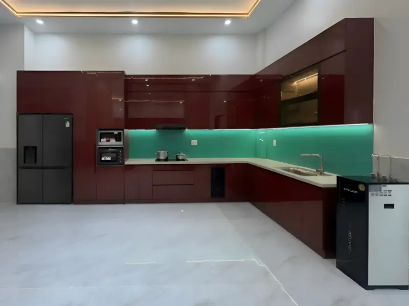 Toàn cảnh tủ bếp Inox 304 cánh acrylic bóng gương tại nhà chị Giang ở Đan Phượng, Hà Nội