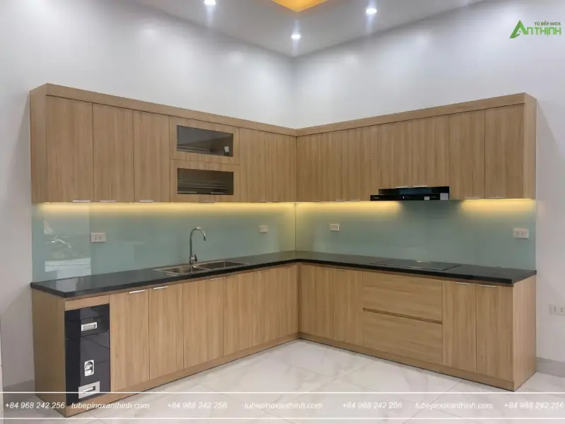 Thiết kế tủ bếp Inox 304 cánh gỗ MDF chống ẩm phủ Melamine cho gia đình chị Xuân tại Đống Đa, Hà Nội