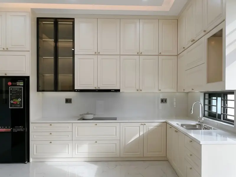 Toàn cảnh tủ bếp chữ L tại nhà em Hậu tại Ba Vì, Hà Nội