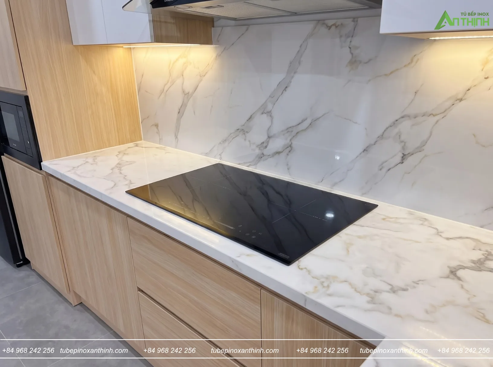 Chi tiết bếp từ tại nhà Chị Chi ở Cầu Giấy Hà Nội mặt đá marble