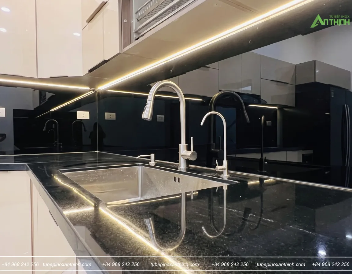 Chi tiết chậu rửa Nhà Cô Ngân Tại Chương Mỹ Hà Nội vòi inox và mặt đá