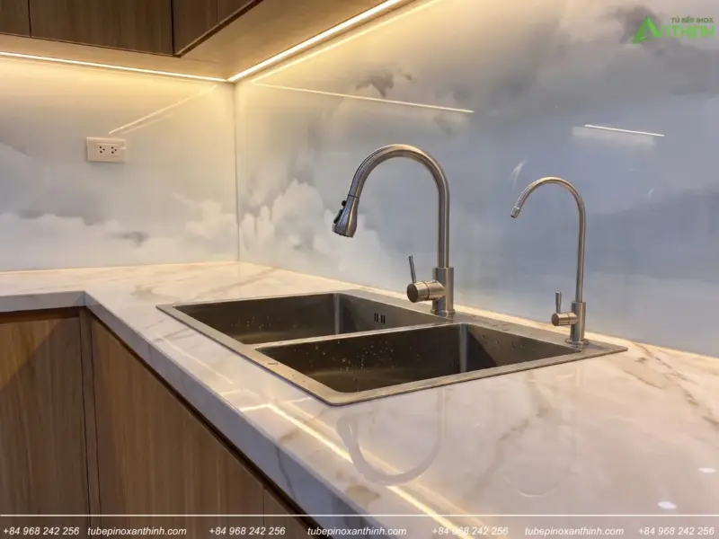 Chi tiết chậu rửa tại gia đình Chú Khiêm ở Xuân Đỉnh Hà Nội vòi inox và mặt đá