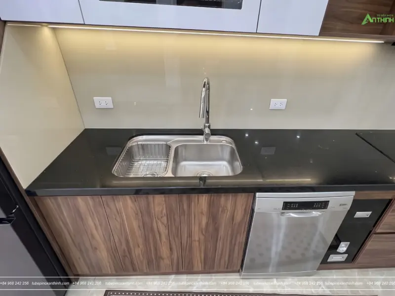 Chi tiết khu vực rửa nhà Anh Thắng ở Ba Đình, Hà Nội