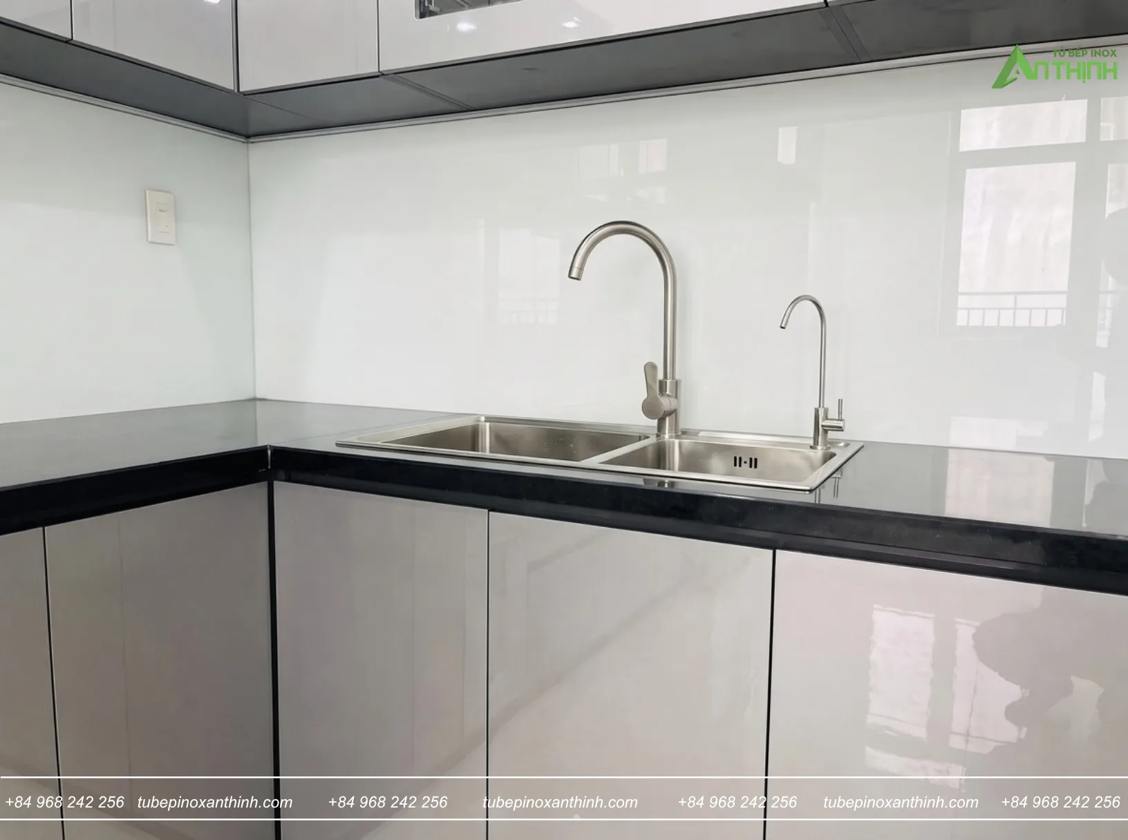 Chi tiết khu vực rửa tại gia đình chú Bắc ở Nam Từ Liêm Hà Nội vòi inox và mặt đá