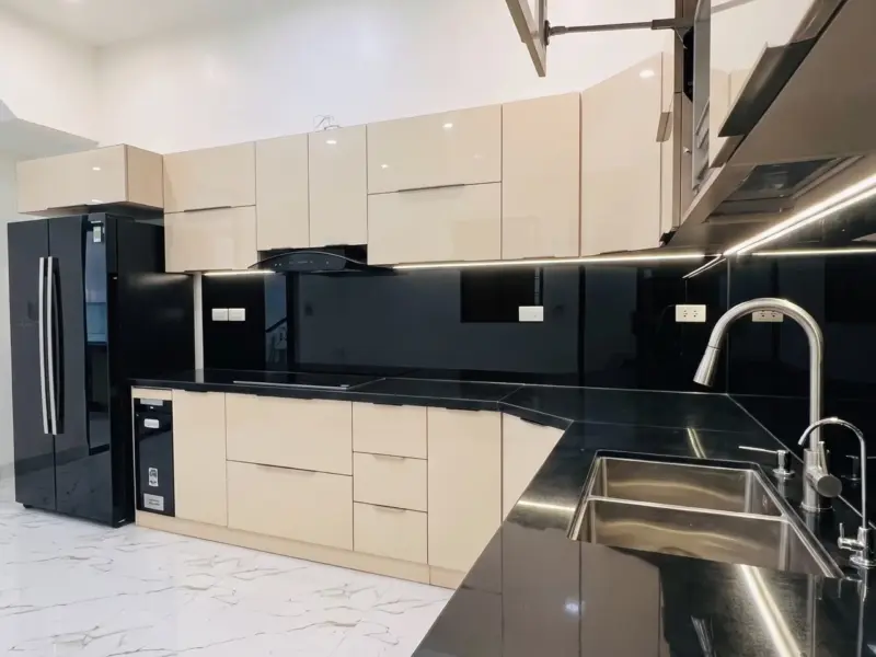 Góc bếp gần tại Nhà Cô Ngân Tại Chương Mỹ Hà Nội khu vực nấu và rửa