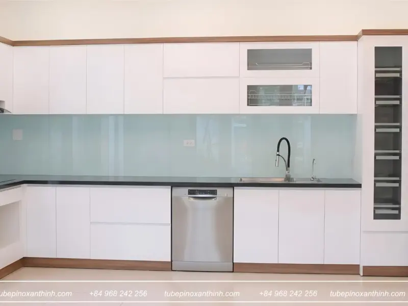 Góc nhìn chính diện tủ bếp Melamine Gia Đình Anh Tú Tại Ứng Hòa, Hà Nội