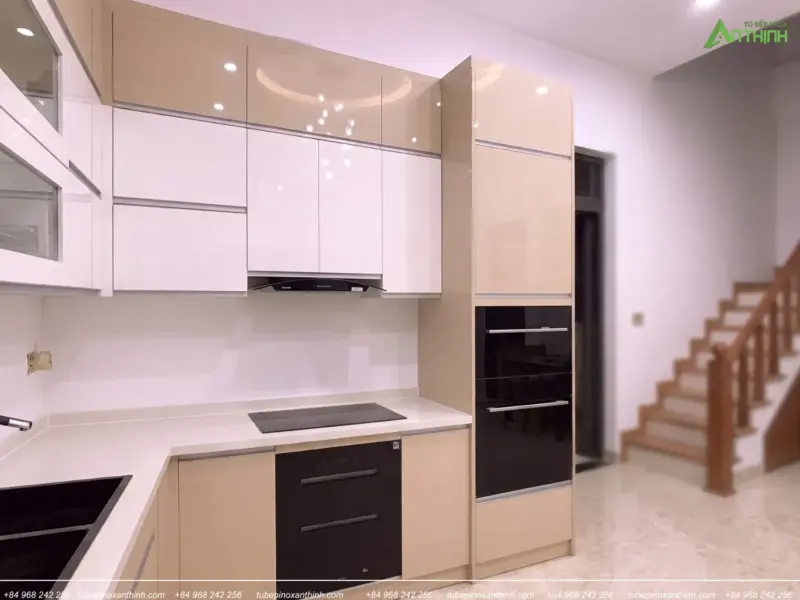 Góc nhìn mở Chị Yến tại Mê Linh, Hà Nội – Tủ cao và cầu thang