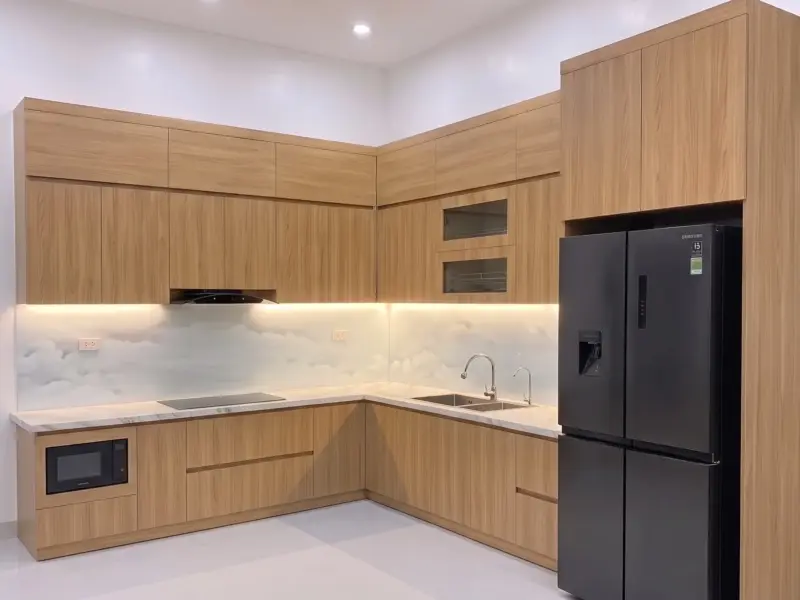 Góc nhìn rộng tủ bếp Inox 304 cánh gỗ nhựa phủ Melamine tại gia đình Chú Khiêm ở Xuân Đỉnh, Hà Nội