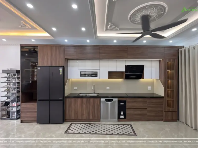 Góc nhìn toàn cảnh bếp nhà Anh Thắng ở Ba Đình, Hà Nội