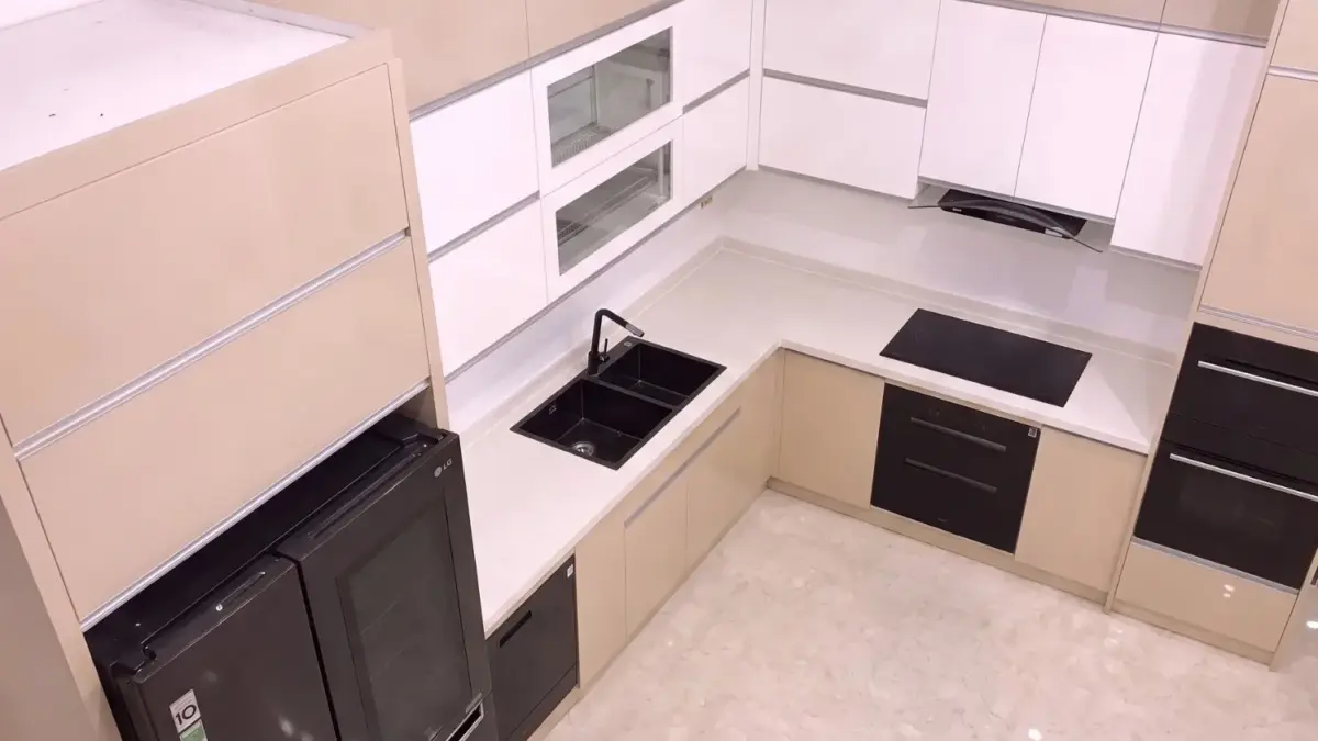 Góc nhìn từ trên của tủ bếp nhà Chị Yến tại Mê Linh, Hà Nội – Bố cục tổng thể