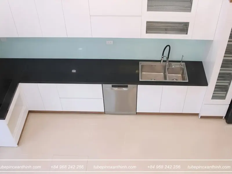 Góc nhìn từ trên xuống mặt bàn bếp Melamine Gia Đình Anh Tú Tại Ứng Hòa, Hà Nội