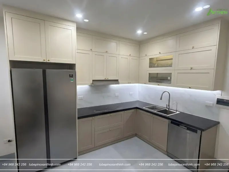 Thiết kế mẫu tủ bếp Inox Cánh gỗ HDF chống ẩm sơn Inchem cho gia đình Anh Thanh ở Nghĩa Đô, Hà Nội