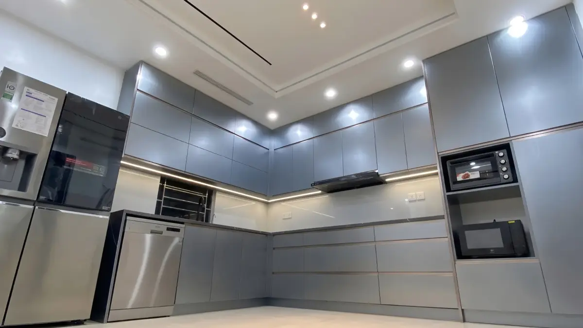 Không gian bếp mở rộng gia đình chị Trâm ở Tây Hồ, Hà Nội