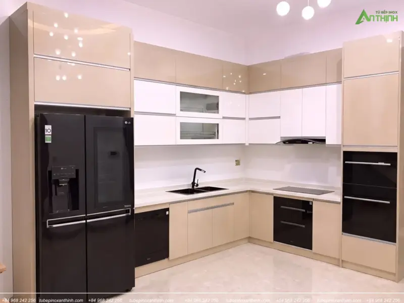 Khám phá thiết kế mẫu tủ bếp Inox 304 Cánh acrylic bóng gương cho gia đình Chị Yến tại Mê Linh, Hà Nội