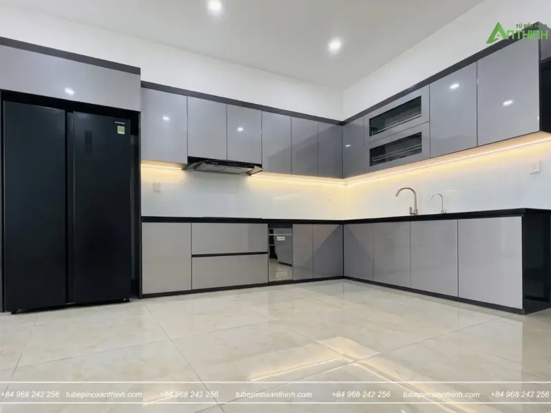 Không gian rộng mở tại gia đình chú Bắc ở Nam Từ Liêm Hà Nội hệ tủ Acrylic bóng