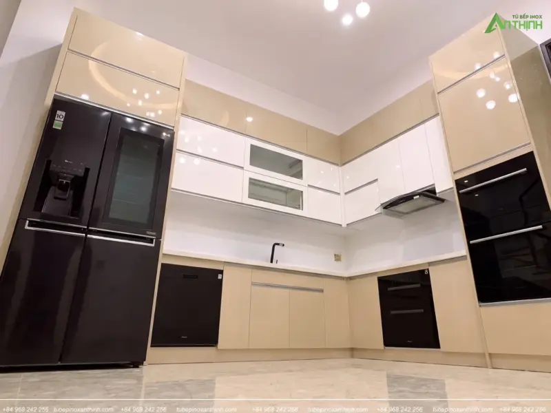 Toàn cảnh bếp Chị Yến tại Mê Linh, Hà Nội – Tủ lạnh và hệ tủ chữ L