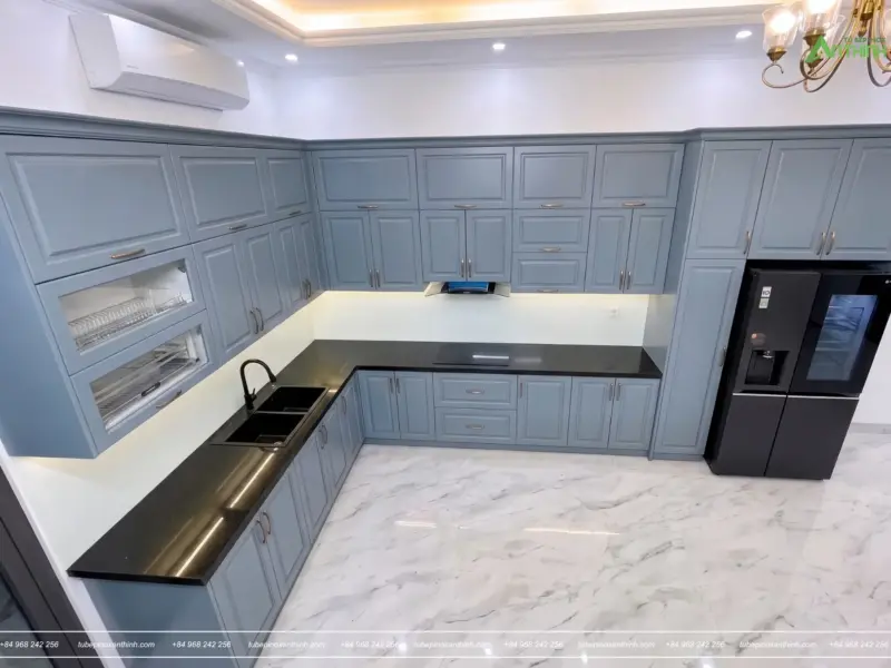 Toàn cảnh bếp tân cổ điển Nhà Chú Thiện tại Quốc Oai, Hà Nội