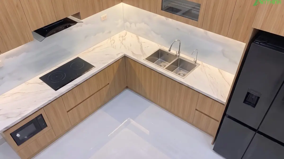 Toàn cảnh góc bếp tại gia đình Chú Khiêm ở Xuân Đỉnh Hà Nội thiết kế hiện đại