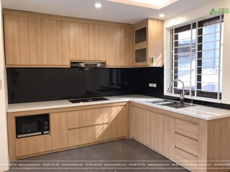 Thiết kế mẫu tủ bếp Inox 304 Cánh gỗ nhựa chống nước phủ melamine cho gia đình Cô Dung tại Tây Mỗ, Hà Nội