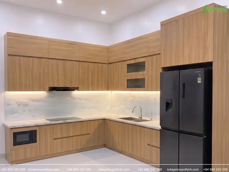 Mẫu tủ bếp Inox 304 cánh gỗ nhựa phủ Melamine hiện đại của gia đình Chú Khiêm tại Xuân Đỉnh, Hà Nội