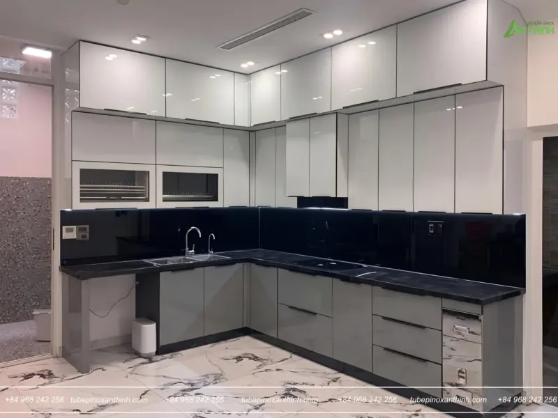 Không Gian Bếp Hiện Đại Với Tủ Bếp Inox 304 Cánh Kính Khung Nhôm Nhà Chị Như tại Hoàn Kiếm, Hà Nội