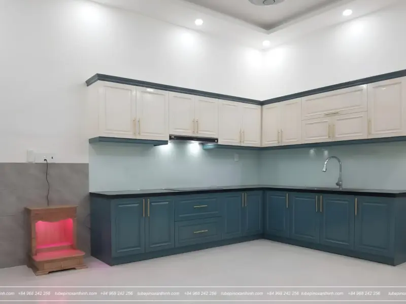 Tổng thể không gian bếp HDF hai màu Nhà Em Vân Tại Hà Đông, Hà Nội