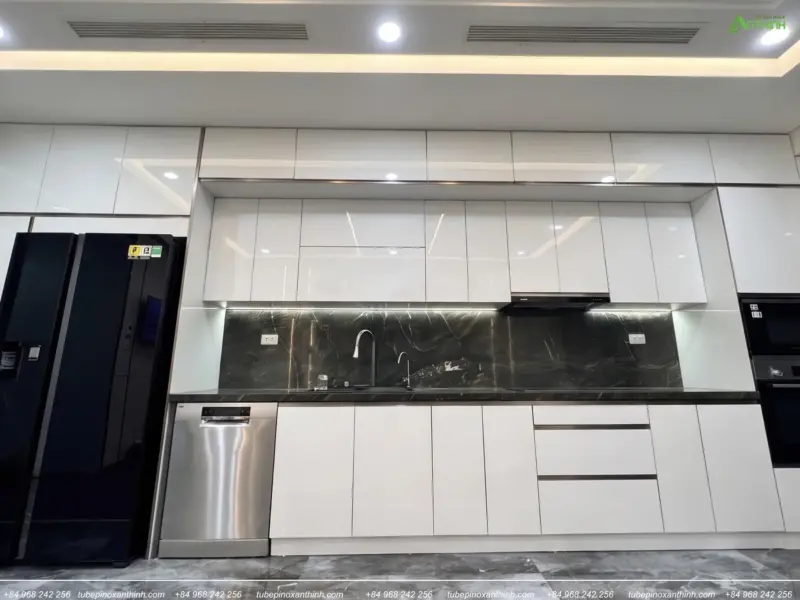 Tổng thể tủ bếp Inox 304 Acrylic bóng gương nhà anh Dương tại Gia Lâm, Hà Nội
