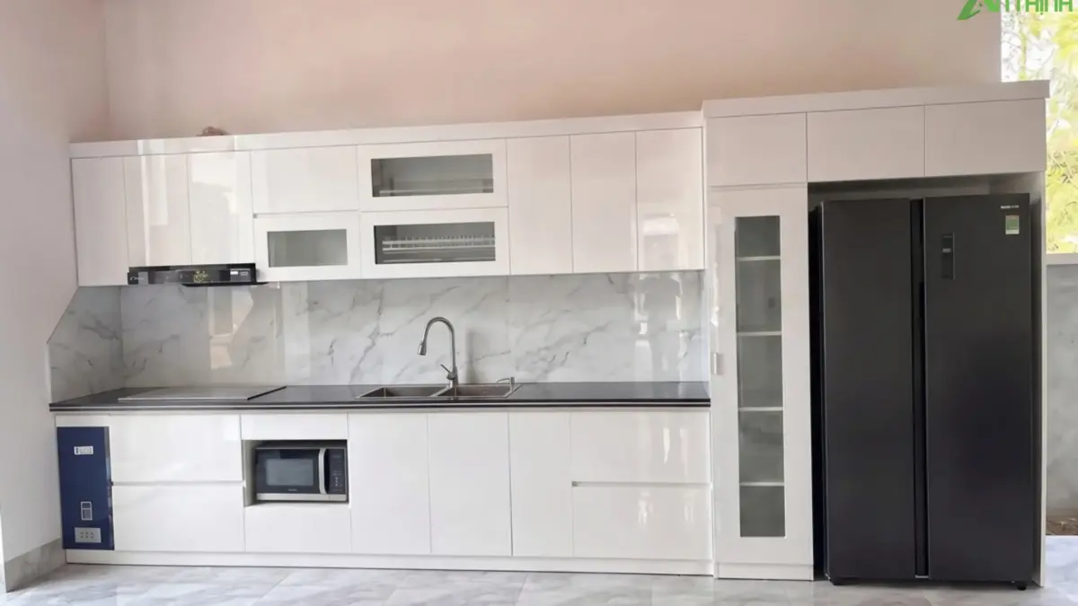 Bố cục hoàn chỉnh tại gia đình chị Phượng ở Thạch Bàn Hà Nội tủ Acrylic trắng