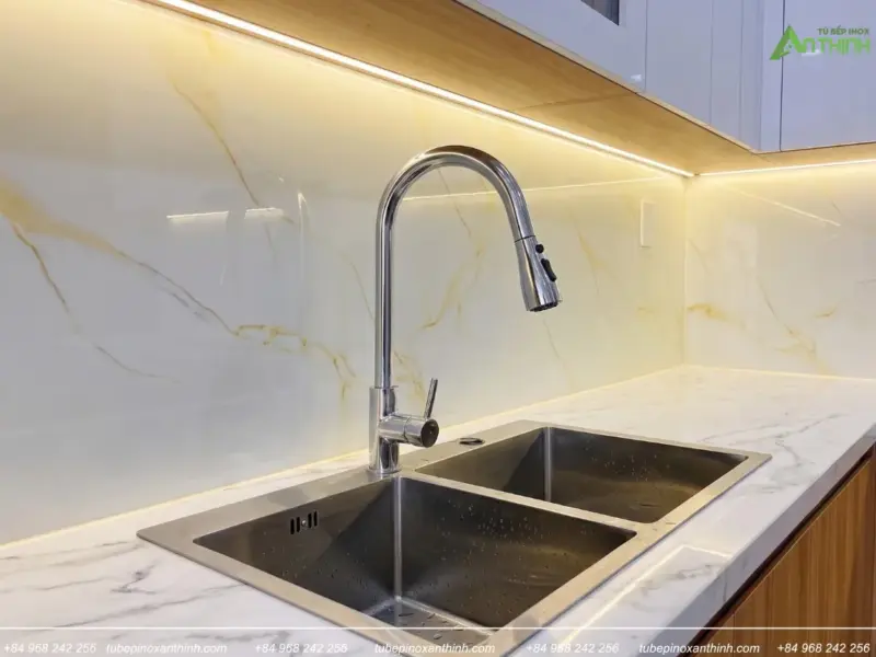 Chi tiết chậu rửa inox và vòi cao cổ tại gia đình chị Thơ ở Yên Sở, Hà Nội