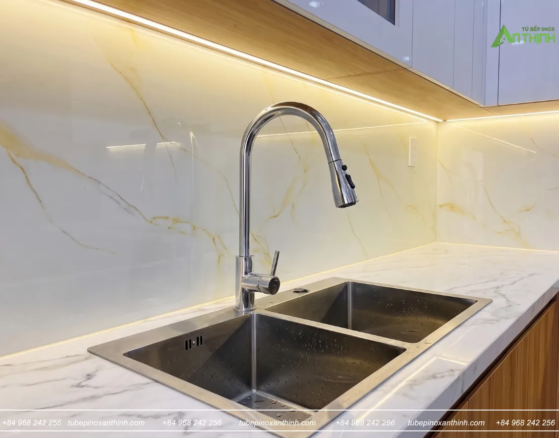 Chi tiết chậu rửa inox và vòi cao cổ tại gia đình chị Thơ ở Yên Sở, Hà Nội
