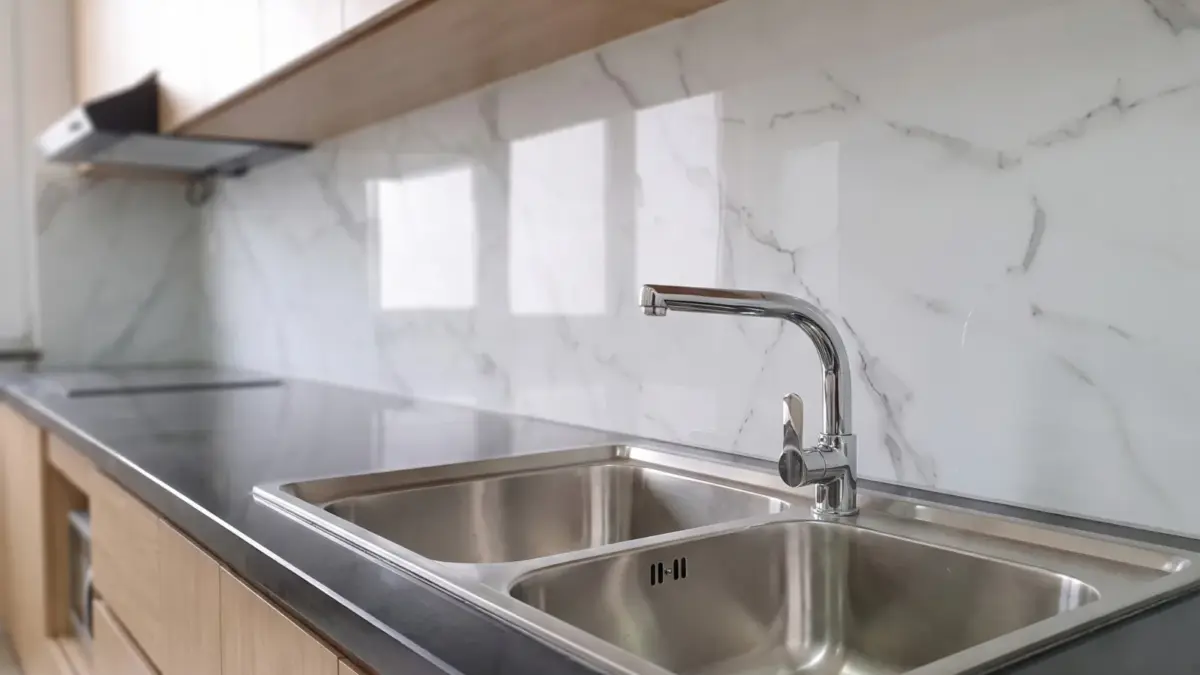 Chi tiết khu vực rửa chén cánh MDF phủ Melamine tại gia đình Cô Nga ở Mễ Trì Hà Nội