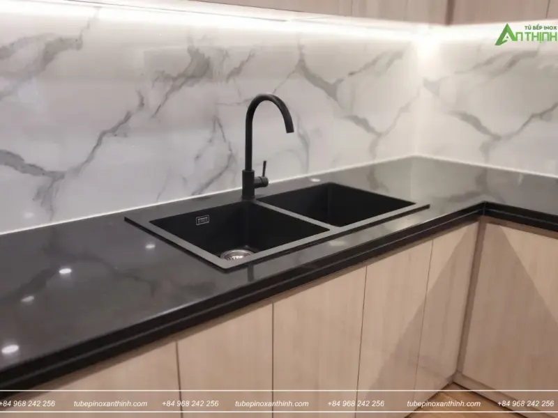 Góc chậu rửa đôi hiện đại tại gia đình anh Quân ở Chương Dương Hà Nội