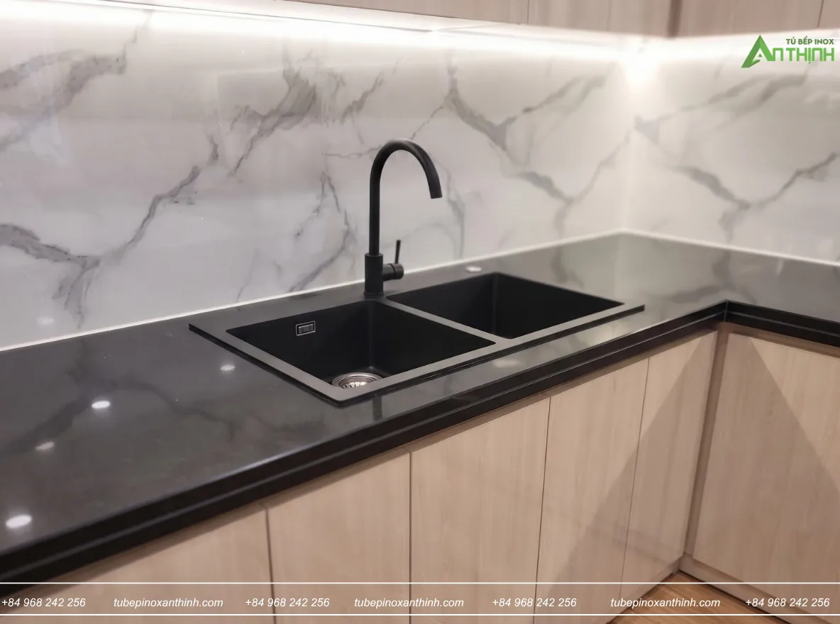 Góc chậu rửa đôi hiện đại tại gia đình anh Quân ở Chương Dương Hà Nội