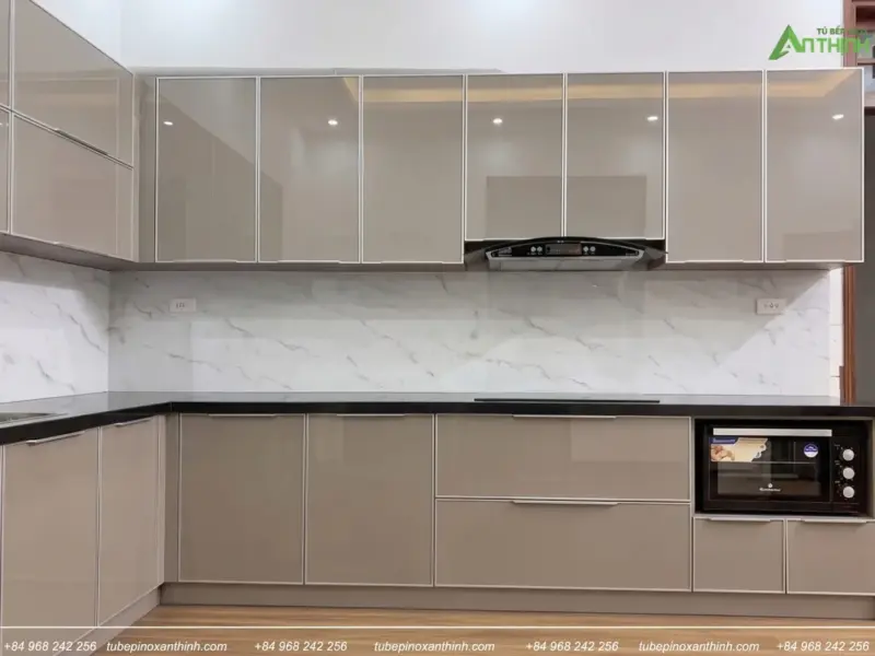Mặt trước tủ tại nhà anh Thành ở Lĩnh Nam Hà Nội thiết kế tối giản