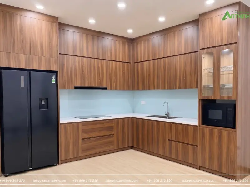 Không Gian Bếp Hiện Đại Với Tủ Inox 304 Cánh MDF Chống Ẩm Phủ Melamine Nhà Anh Tuấn Tại Dương Nội, Hà Nội