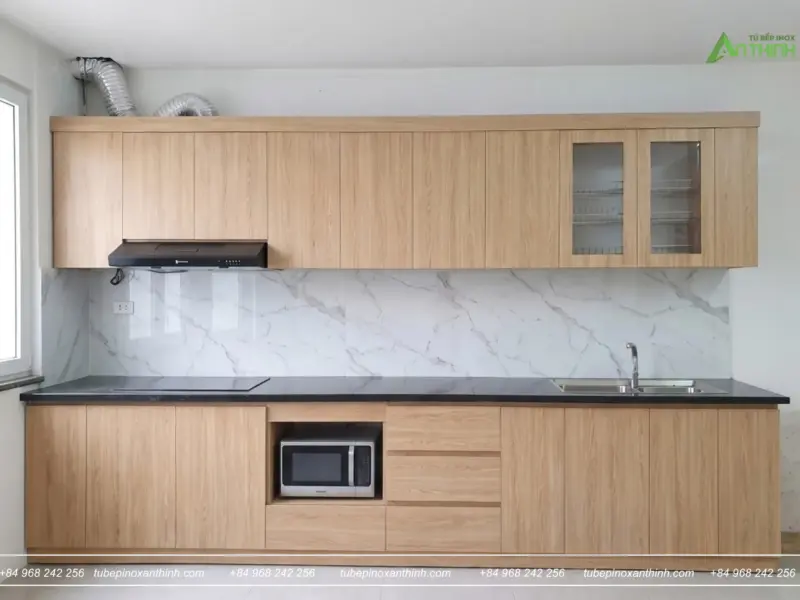 Mẫu tủ bếp Inox 304 cánh MDF chống ẩm phủ Melamine của gia đình Cô Nga tại Mễ Trì, Hà Nội