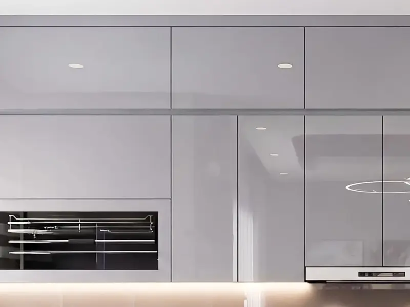 Tủ bếp trên cánh Acrylic bóng gương màu xám
